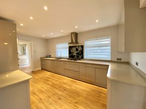 Living Kitchen/Diner- click for photo gallery